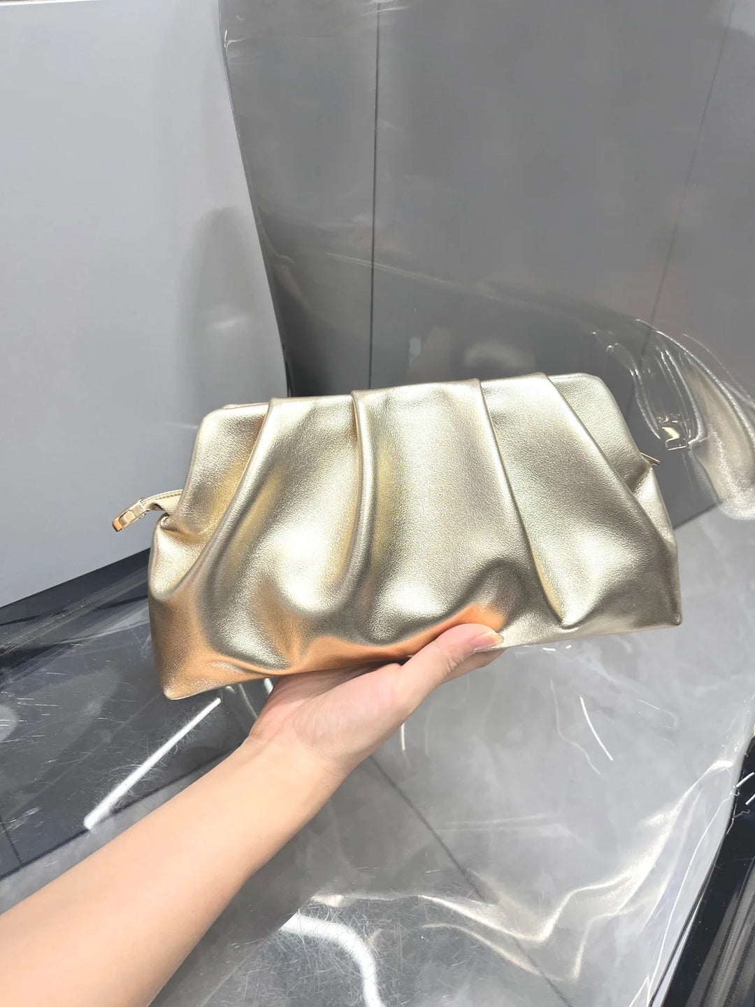 Sac de soirée pour femme: pochette Nova glamour en similicuir, parfaite pour fête.