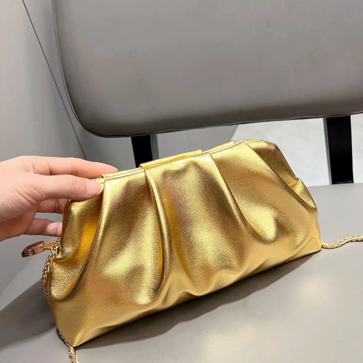 Pochette chic en similicuir, sac de soirée Nova femme avec bandoulière détachable.
