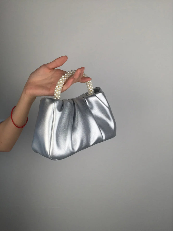 Petit sac de soirée brillant, pochette femme glamour pour un look de cérémonie.