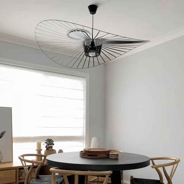 Décoration salon: Lampe suspendue design moderne, un luminaire élégant pour votre intérieur.