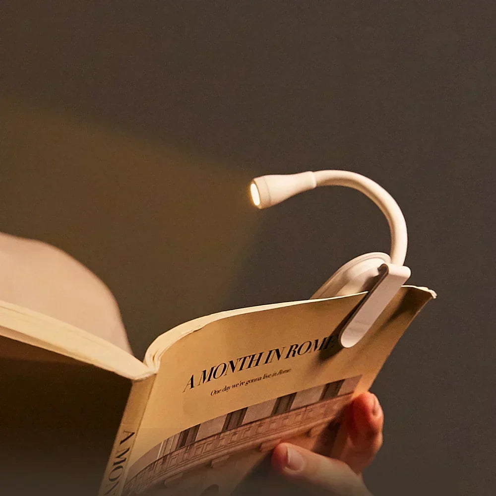 Lampe de lecture LED à clip flexible 360° USB, idéale pour lire au lit, en voyage ou camping.