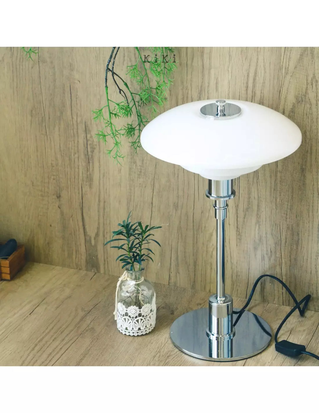 Lampe de table scandinave moderne, source de lumière élégante pour votre espace de vie.