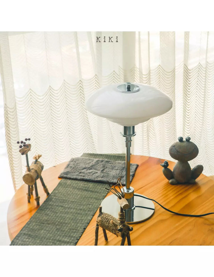Magnifique lampe de table danoise pour salon, diffuseur multicouche, éclairage indirect.