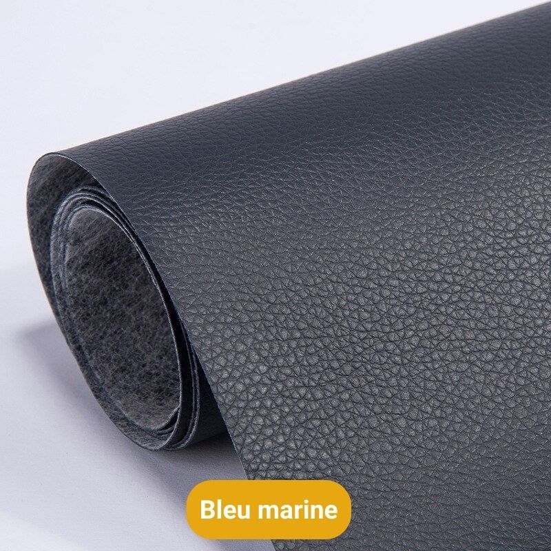 Texture réaliste du patch adhésif en cuir synthétique, idéal pour une réparation discrète et esthétique.