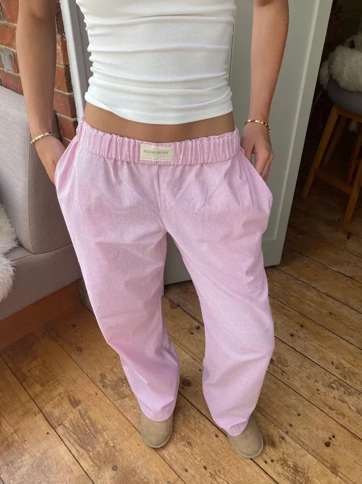 Pantalon femme fluide rayé en coton, taille élastique, confort élégant printemps été.