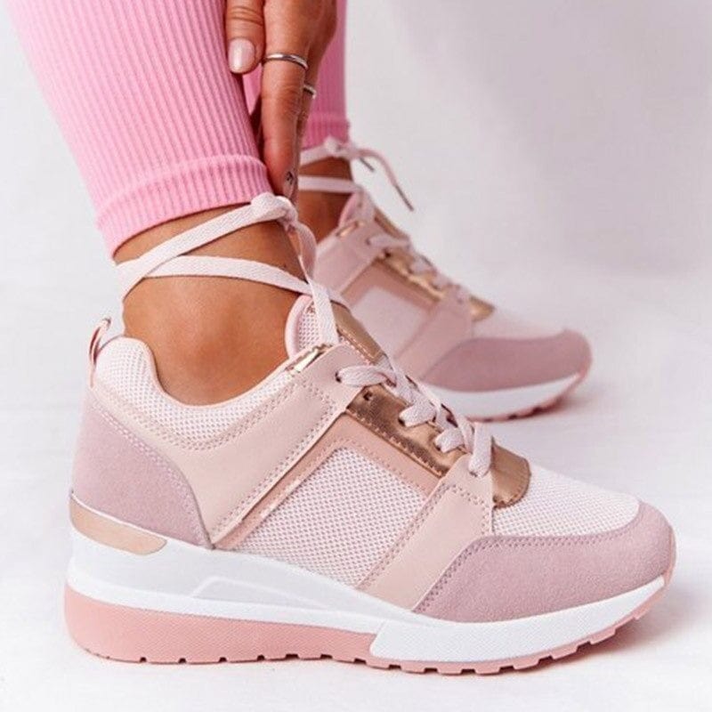 Chaussures confort plus femme, pour un bien-être et une légèreté parfaits tout au long de la journée.