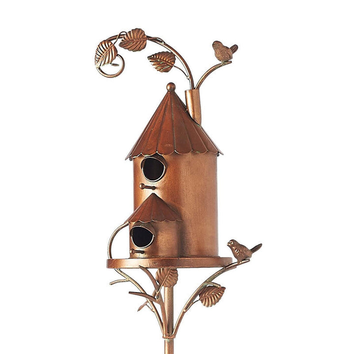 Piquet décoratif en métal, idéal pour attirer les oiseaux au jardin. Design élégant et nature.