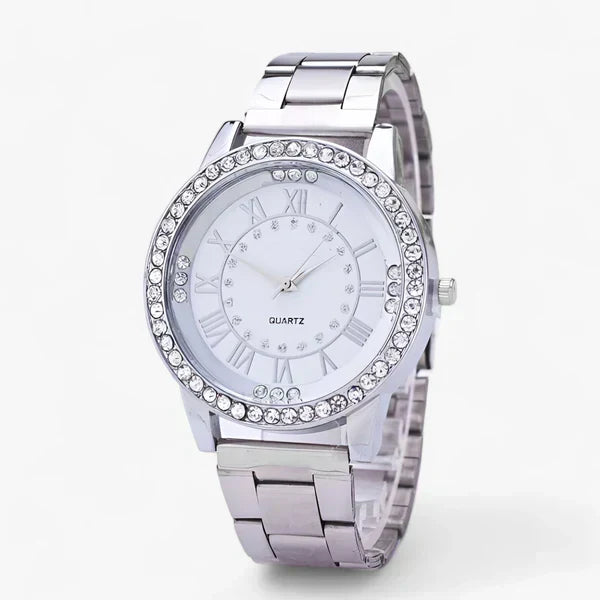 Montre femme luxe scintillante avec diamants, bracelet argenté. Horlogerie tendance et raffinée.