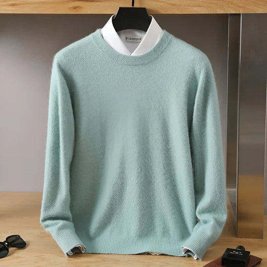 Pull chaud col rond homme bleu, parfait pour l'hiver, allie confort et élégance masculine.