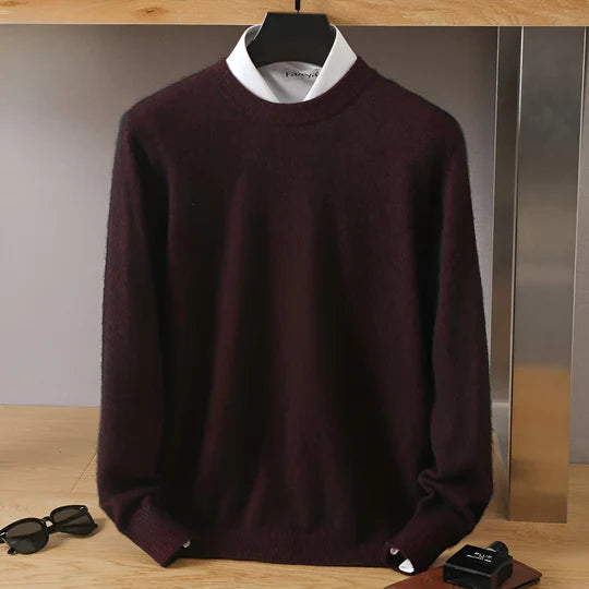 Pull homme col rond noir élégant, parfait pour un look chic au bureau ou en soirée. Vêtement essentiel.