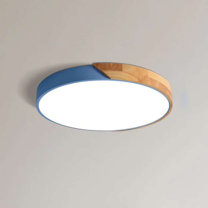 Plafonnier LED en bois style scandinave, design épuré et moderne pour l'éclairage de votre intérieur.