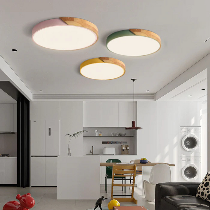 Plafonnier LED moderne en bois naturel, inspiration scandinave pour un éclairage intérieur design.