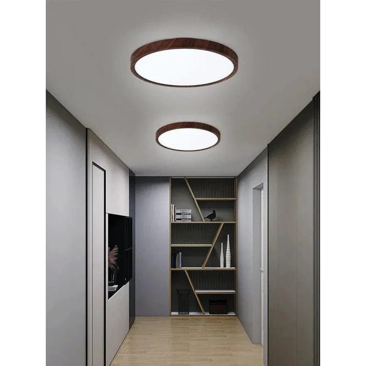 Éclairage de plafond LED en bois, design ultrafin et circulaire, idéal pour un intérieur moderne.