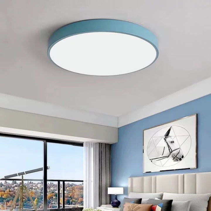 Luminaire plafond LED ultra fin design, forme ronde élégante, idéal pour décoration maison contemporaine.