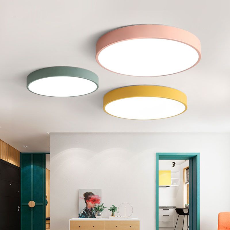 Élégant luminaire salon LED ultra fin rond, offre une lumière moderne et chaleureuse pour votre intérieur.