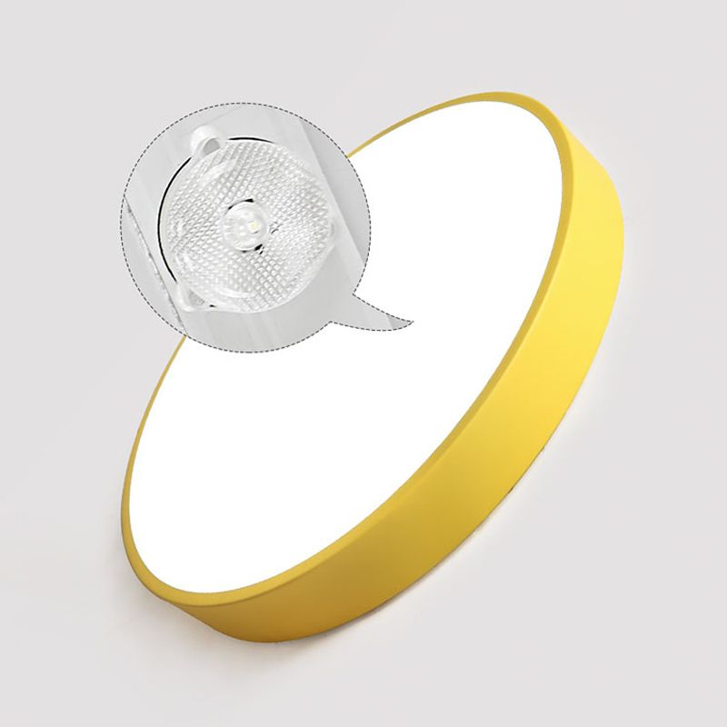 Plafonnier LED rond avec couleurs pastel, design moderne pour un éclairage intérieur ambiant et économique.