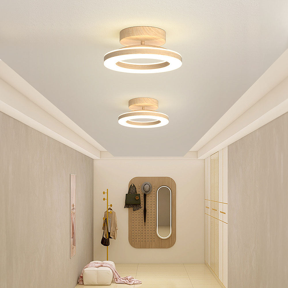Plafonnier LED moderne avec lumière ambiante, forme disque. Parfait pour un intérieur contemporain.