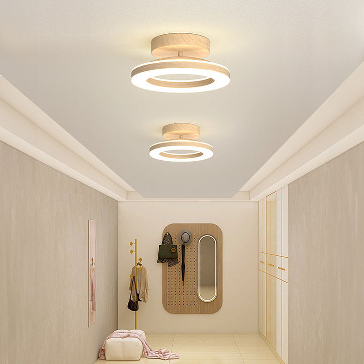 Plafonnier LED moderne avec lumière ambiante, forme disque. Parfait pour un intérieur contemporain.