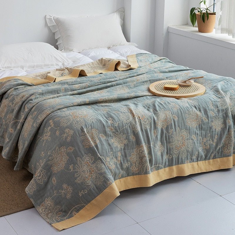 Plaid moderne et doux, parfait pour ajouter du confort au canapé du salon avec élégance.