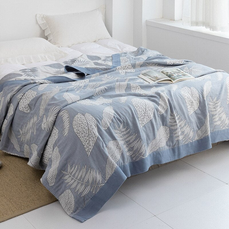 Plaid douillet à motif contemporain, parfait pour le lit ou comme jeté de canapé.