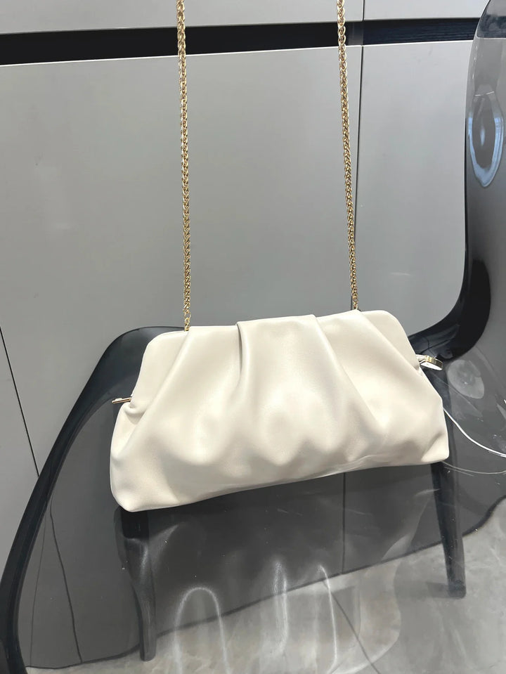 Élégante pochette Nova pour femme, sac de soirée en similicuir, accessoire de mode.