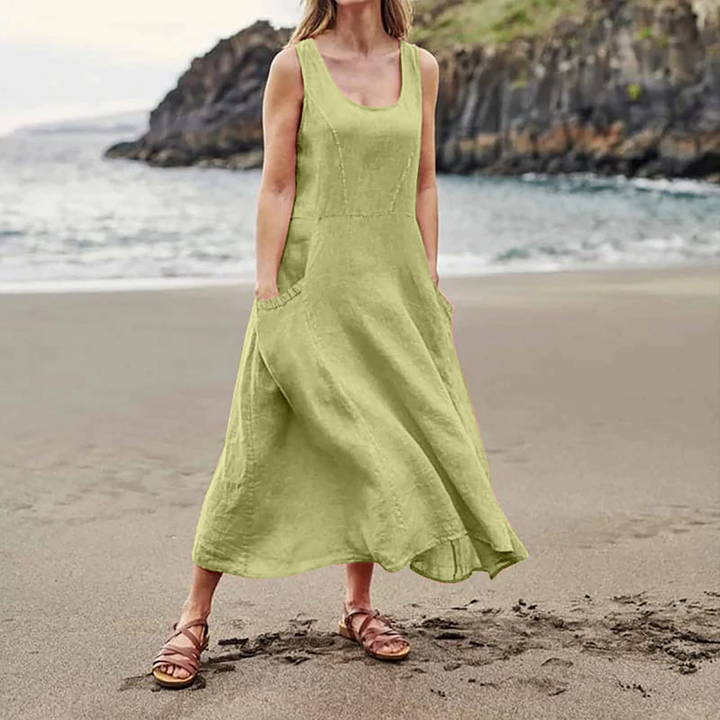 Tenue décontractée chic: robe longue d'été pour femme, tissu léger, coupe fluide. Confort et élégance pour la saison.
