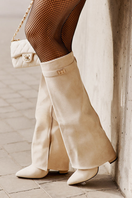 Vue latérale des bottes femme Apollonia, hauteur genou, talons chic, élégantes pour la mode automne.