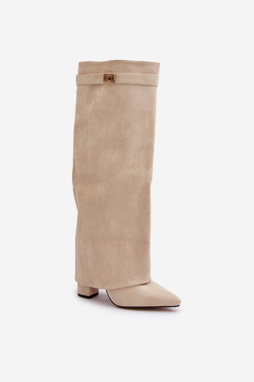 Bottes femme Apollonia portées, hauteur genou, style chic et élégant, parfaites pour la mode automne.