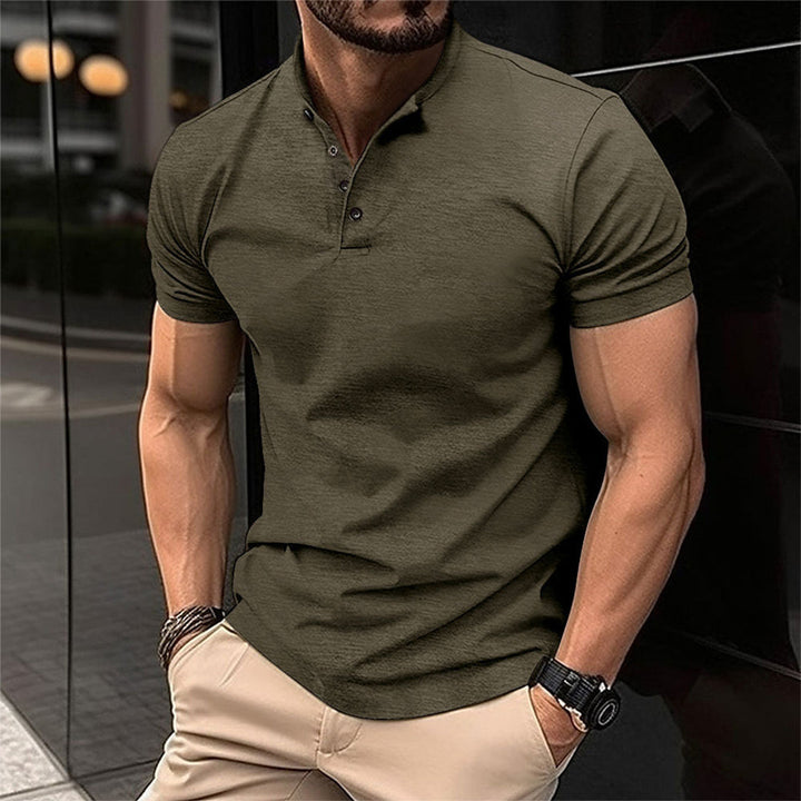 Polo Henley homme, élégant et décontracté, parfait pour l'été et un style polyvalent.