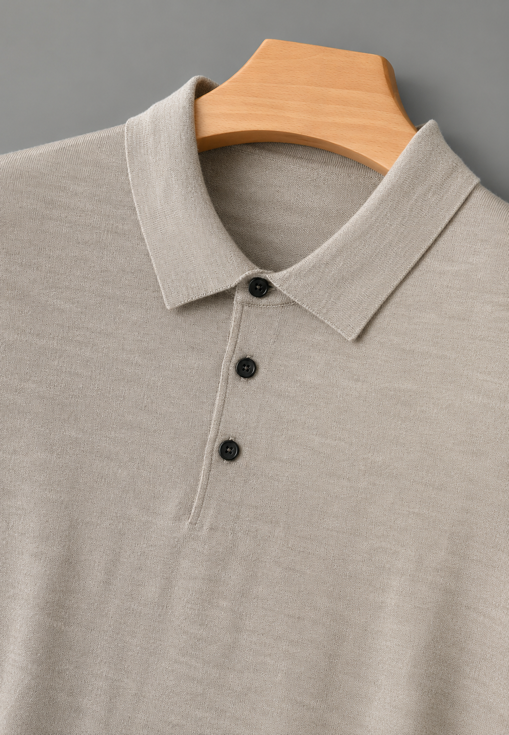 Polo homme manches longues, col boutonné, style chic décontracté pour automne et hiver.