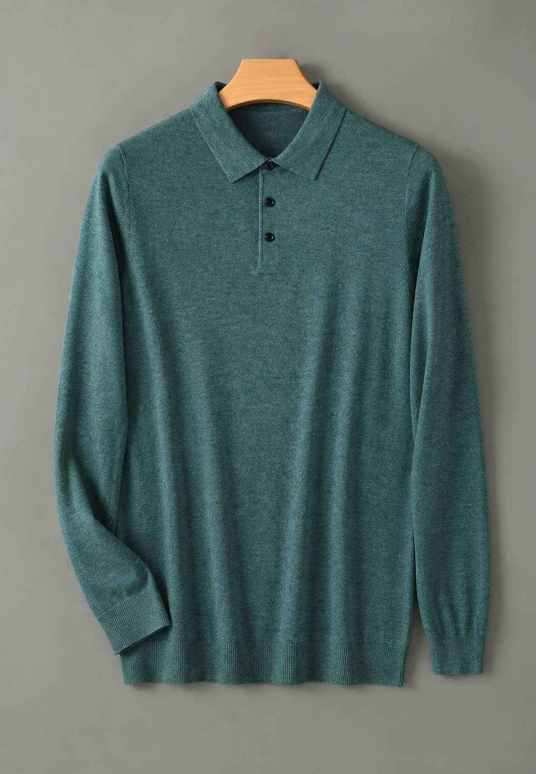 Polo manches longues homme, coupe moderne, élégant et décontracté pour un look quotidien.
