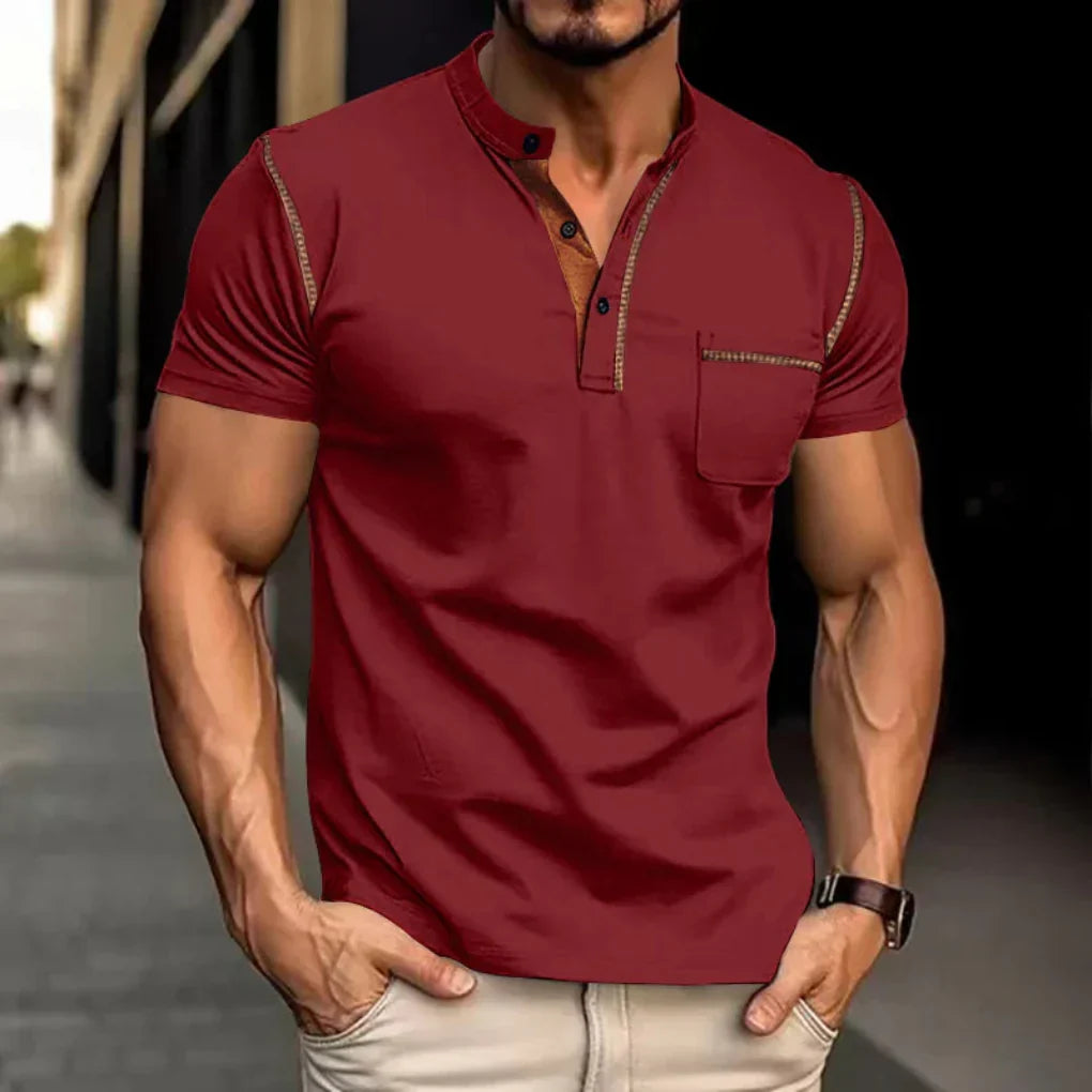 Polo homme à manches courtes, vêtement printanier-estival, offrant style décontracté et élégance moderne.