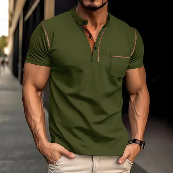 Polo homme casual chic, coupe confortable. Un essentiel polyvalent pour la garde-robe masculine toute saison.