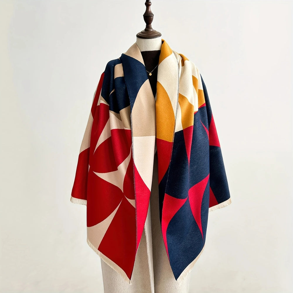 Femme portant un poncho écharpe convertible, motif géométrique, pour une chaleur et un style élégants.