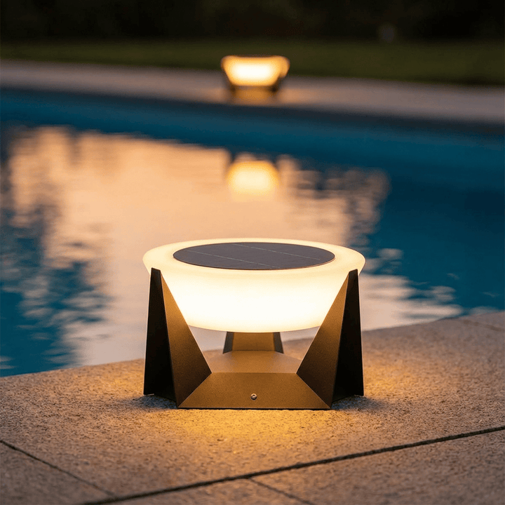 Décoration lumineuse solaire pour extérieur, ajoute du charme à vos soirées estivales.