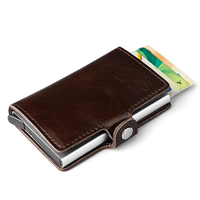 Accessoire maroquinerie: porte-cartes homme en cuir avec mécanisme automatique et protection RFID.