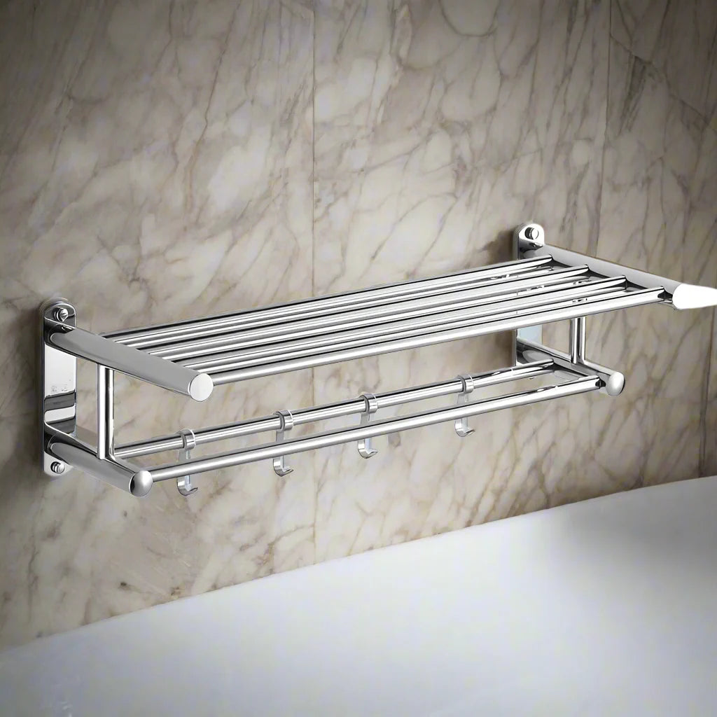 Porte-serviettes mural moderne en acier inoxydable argenté pour salle de bain élégante et durable.