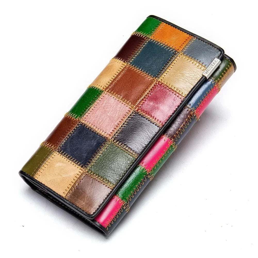 Portefeuille femme unique en cuir multicolore, un accessoire original au design bohème distinctif.