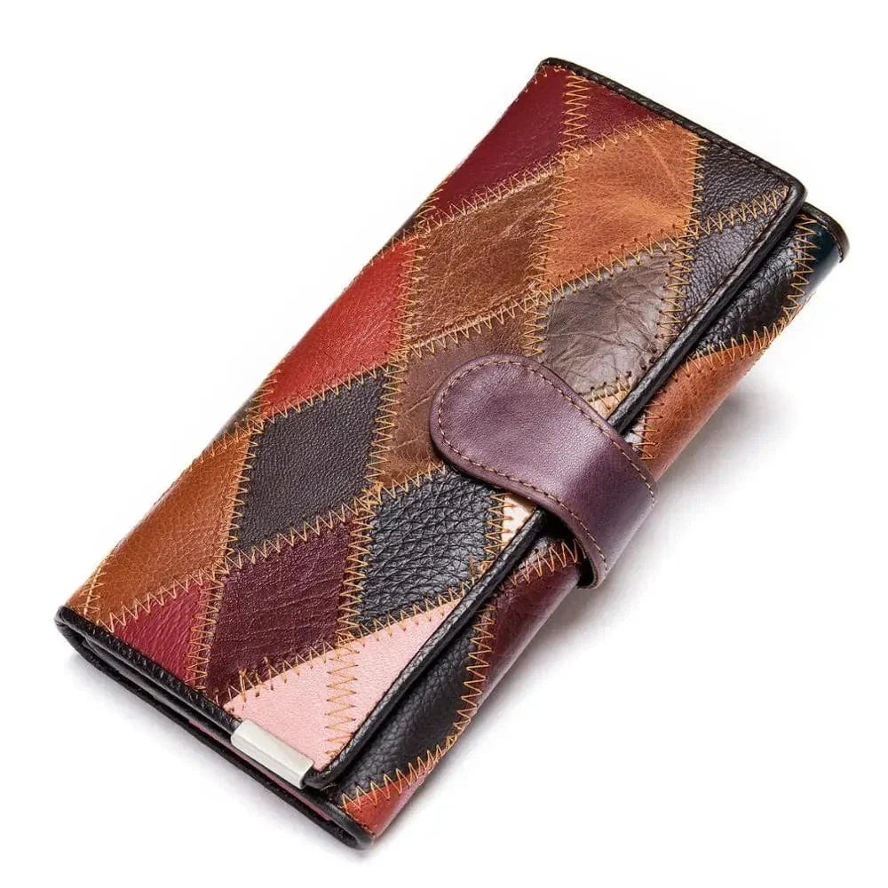 Élégant portefeuille femme en cuir multicolore, motif unique bohème. Parfait accessoire de mode.