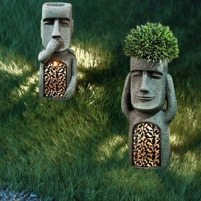 Pot à fleurs décoratif et solaire, sculpté d'un visage artistique, apportant lumière et originalité à votre jardin.