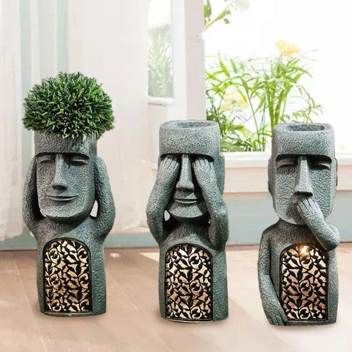 Pot de fleurs solaire avec visage sculpté, créant une ambiance lumineuse unique pour le patio et le jardin.
