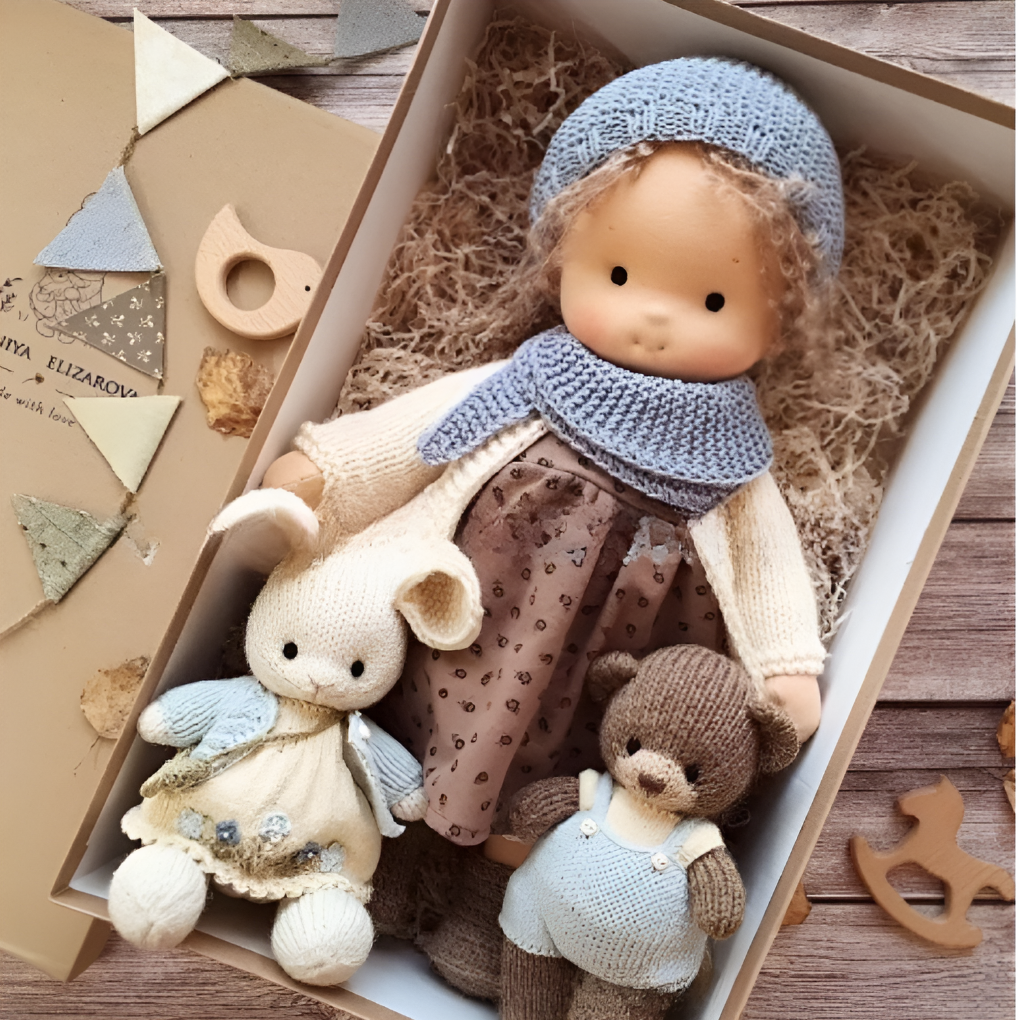 Poupée Waldorf en coton et laine, un jouet éthique et écologique pour les enfants conscients.