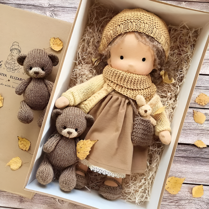 Cadeau enfant original : poupée Waldorf douce, fabriquée avec amour en matières naturelles.