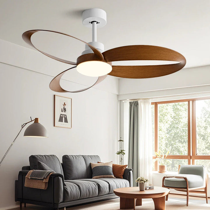 Ventilateur de plafond LED moderne et silencieux pour salon, avec lumière intégrée, parfait pour l'été.
