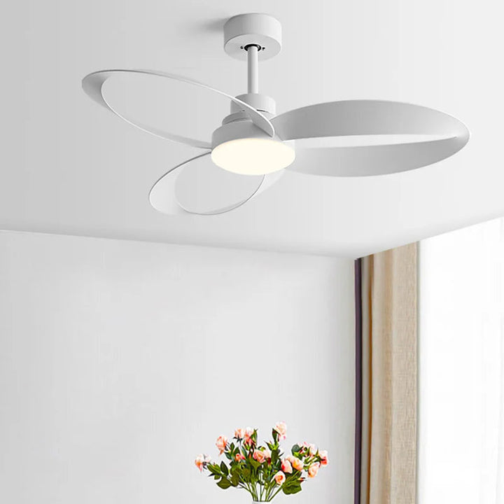 Design moderne ventilateur plafond avec lumière LED intégrée, améliore l'intérieur du salon.