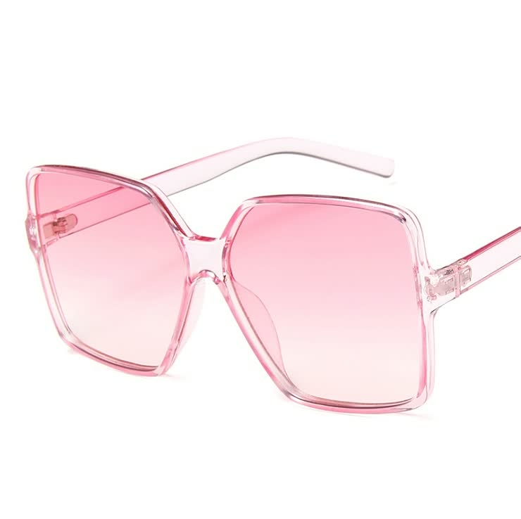 Lunettes de soleil femme, accessoire de mode estival, protection UV et style tendance assuré.