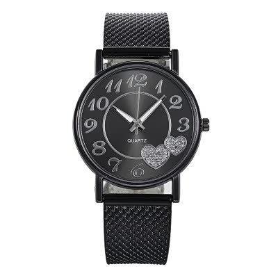 Détail du cadran de la montre femme, un accessoire d'horlogerie qui sublime votre poignet.