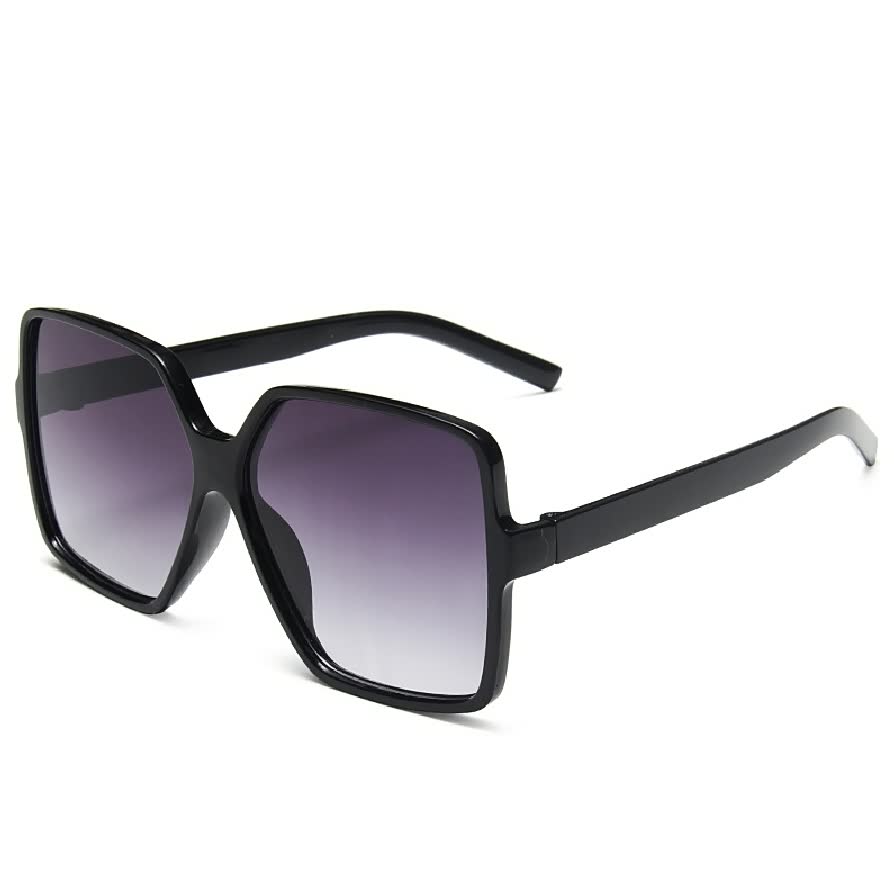 Tendance été : lunettes de soleil pour femmes, design chic et protection solaire optimale.