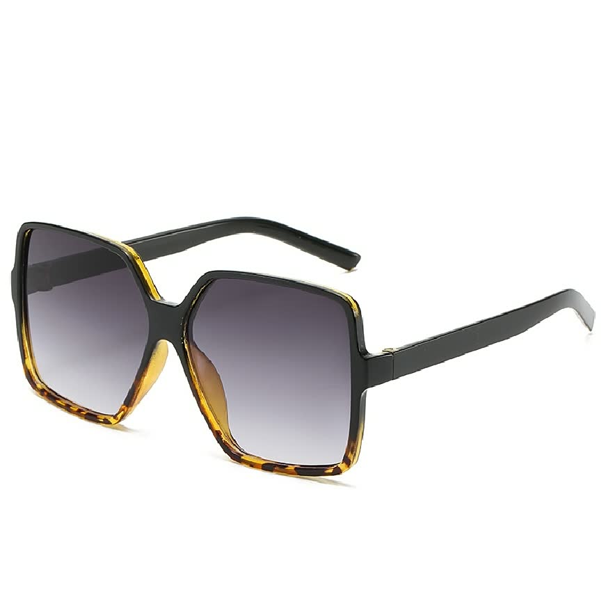 Lunettes de soleil femme mode, confortables et stylées pour toutes les occasions estivales.