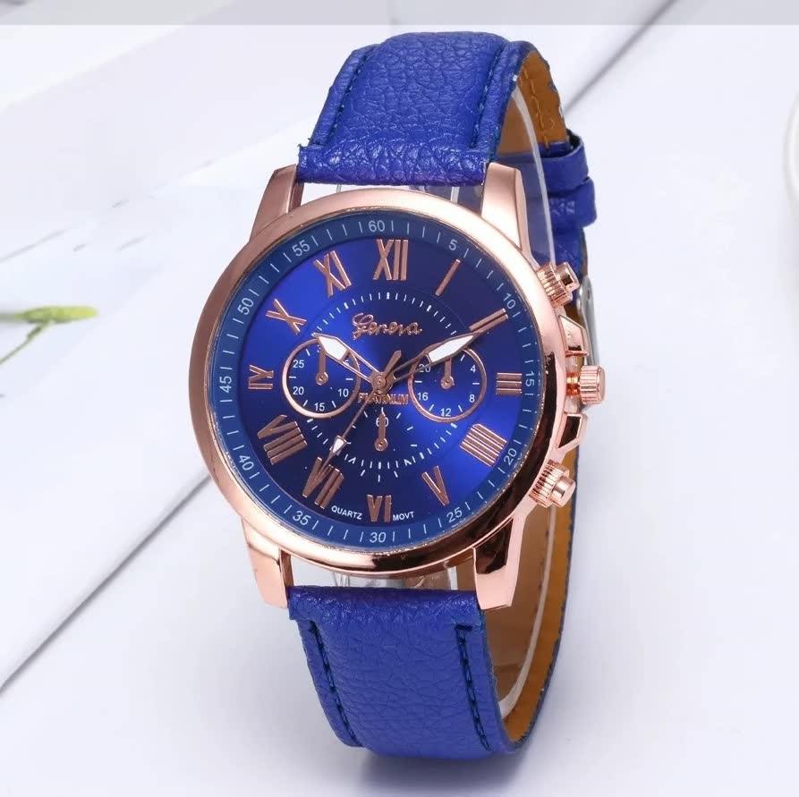 Montre femme élégante portée au poignet, design classique et bracelet raffiné. Accessoire mode intemporel et chic.